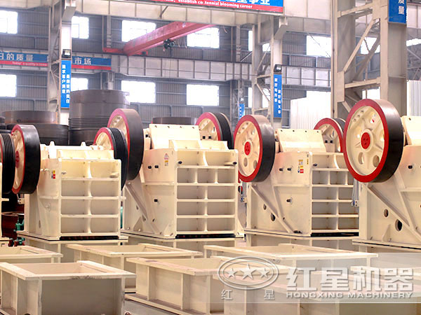 河南紅星鄂破機(jī)廠(chǎng)家車(chē)間一角