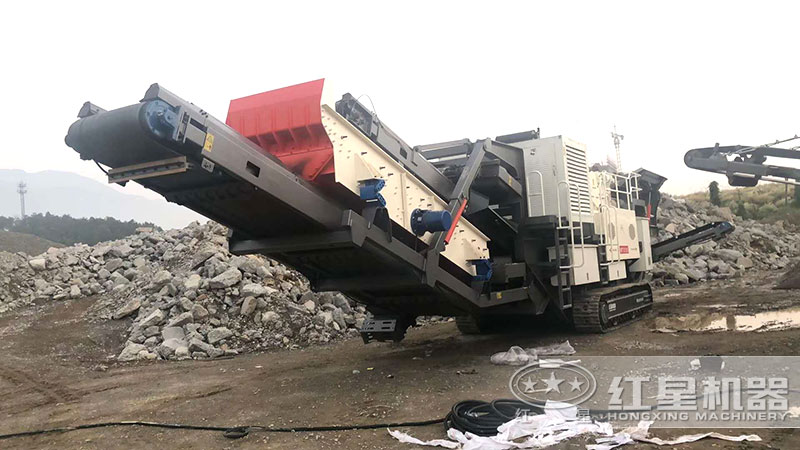 小型磚頭粉碎機適應(yīng)各種作業(yè)現(xiàn)場
