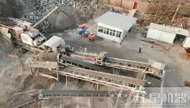 每小時300噸車載移動粉碎機施工現(xiàn)場