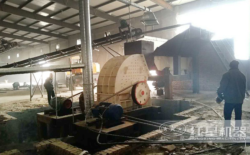 重型石料破碎機現(xiàn)場，紅星直銷更便宜