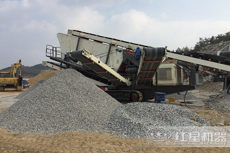 石頭破碎現(xiàn)場(chǎng)，配置履帶式破碎車