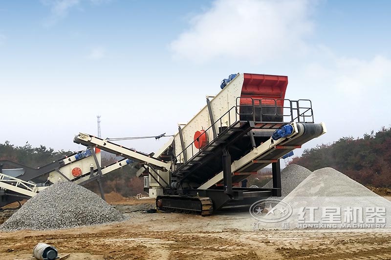 移動顎式破碎機(jī)現(xiàn)場