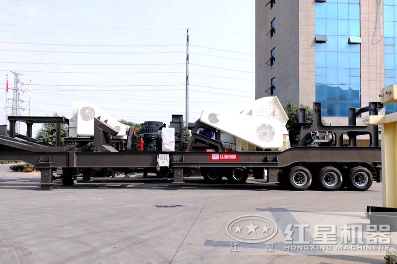 紅星車載碎石機廠區(qū)，多種現(xiàn)貨