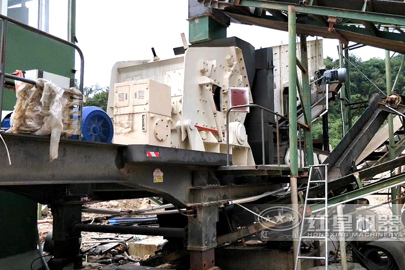 小型反擊式打沙機現(xiàn)場