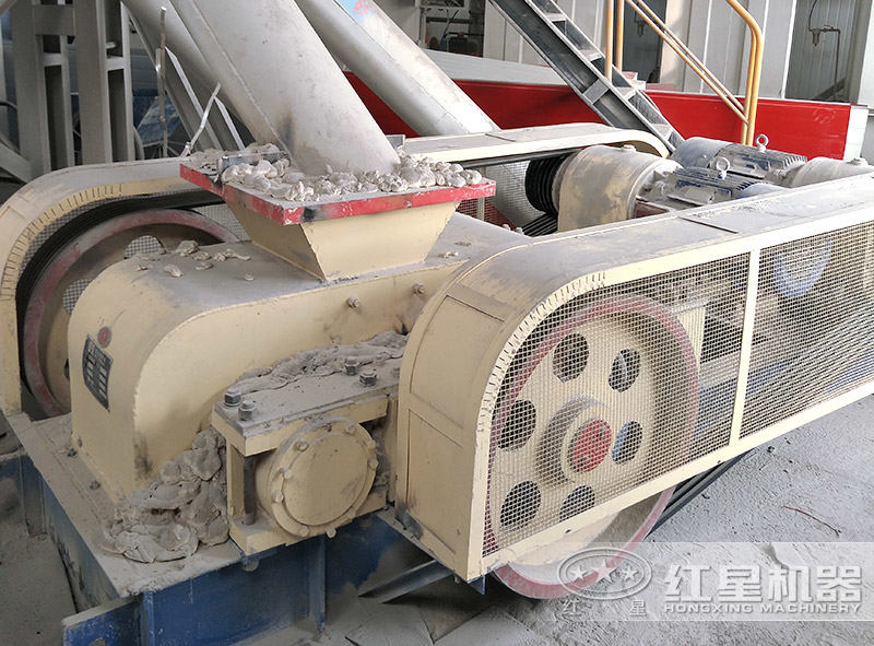 水泥對(duì)輥破碎機(jī)客戶(hù)現(xiàn)場(chǎng)