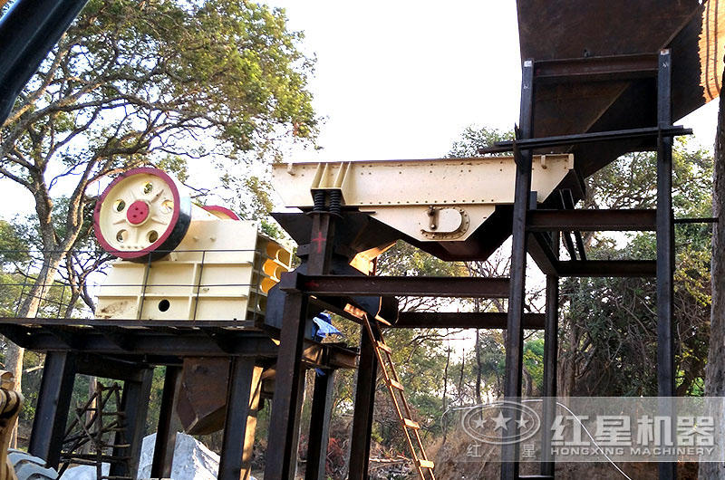 混凝土破碎機(jī)安裝現(xiàn)場(chǎng)，廠家一路扶持