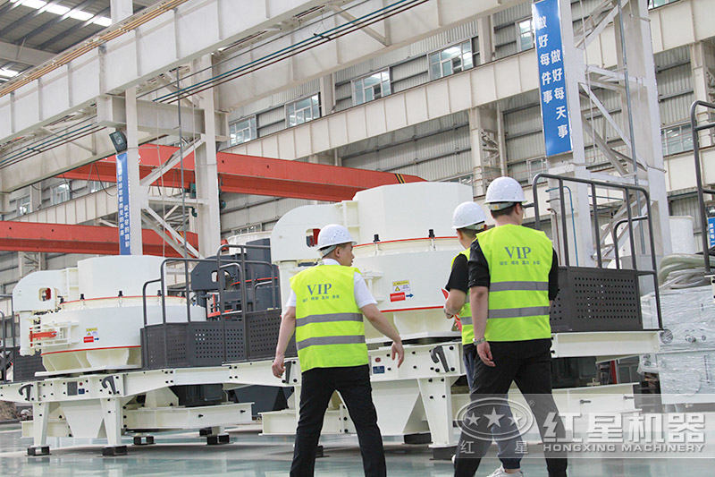 用戶來廠參觀制砂生產(chǎn)線設(shè)備并獲取免費方案定制，成本預(yù)估