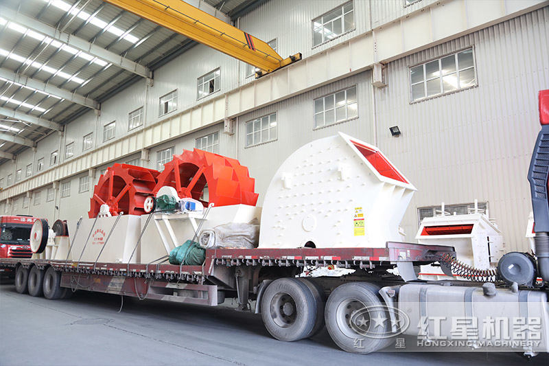 用戶在錘破車(chē)間參觀考察，技術(shù)人員耐心講解