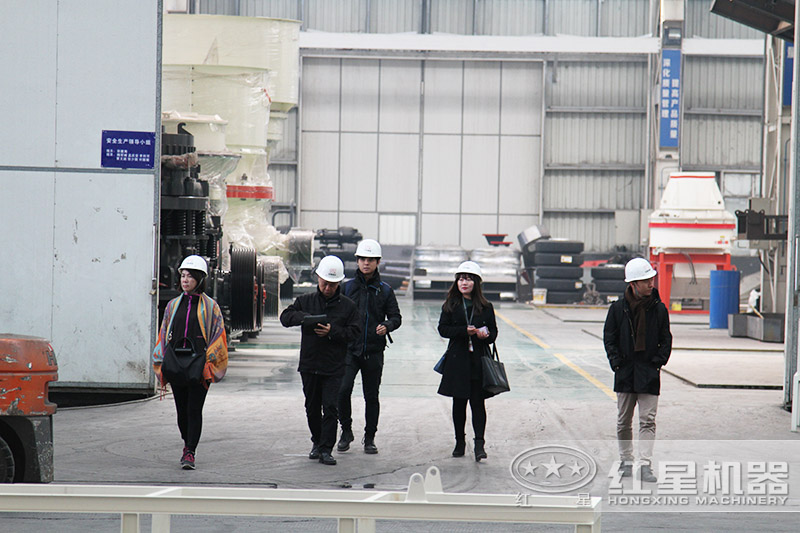 客戶(hù)來(lái)廠(chǎng)參觀制砂設(shè)備