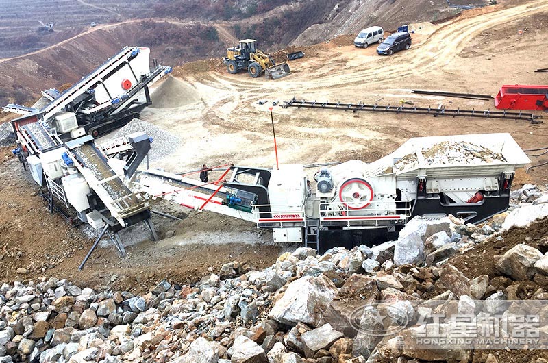 履帶移動式破碎機多機聯(lián)合現(xiàn)場，時產(chǎn)量200噸