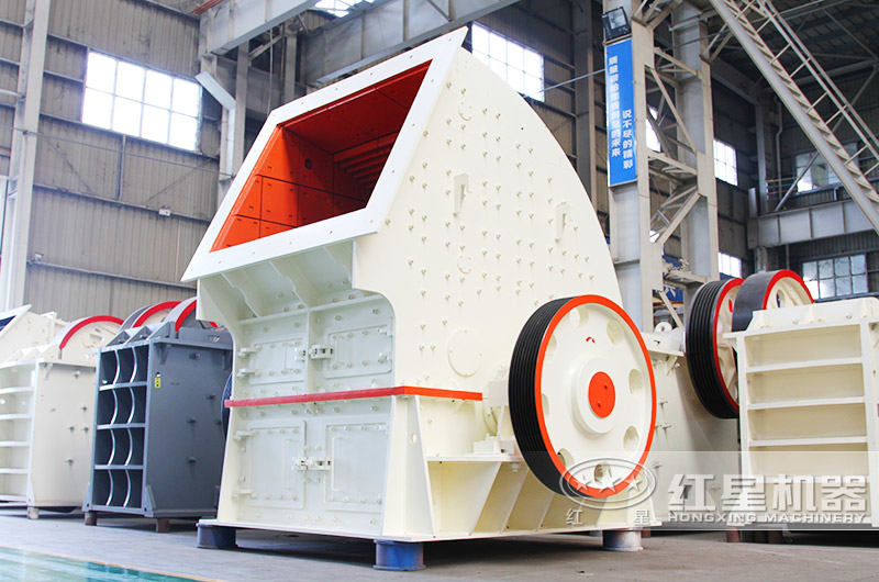 大型重錘式破碎機(jī)，破碎生石灰一次成型