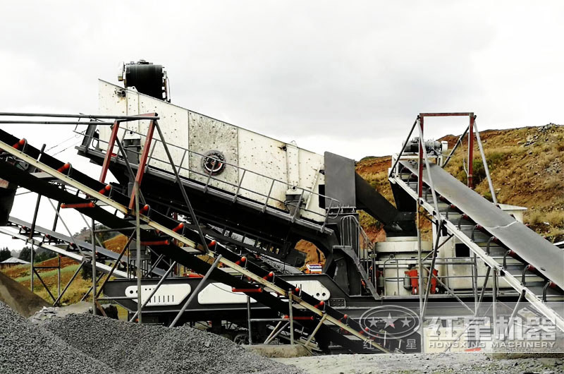移動砂石分離設(shè)備生產(chǎn)現(xiàn)場，物料粒度分明，效率高