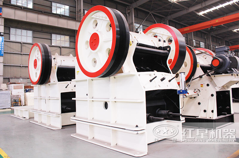 鄂式碎石機(jī)，進(jìn)料口大，耐磨抗壓