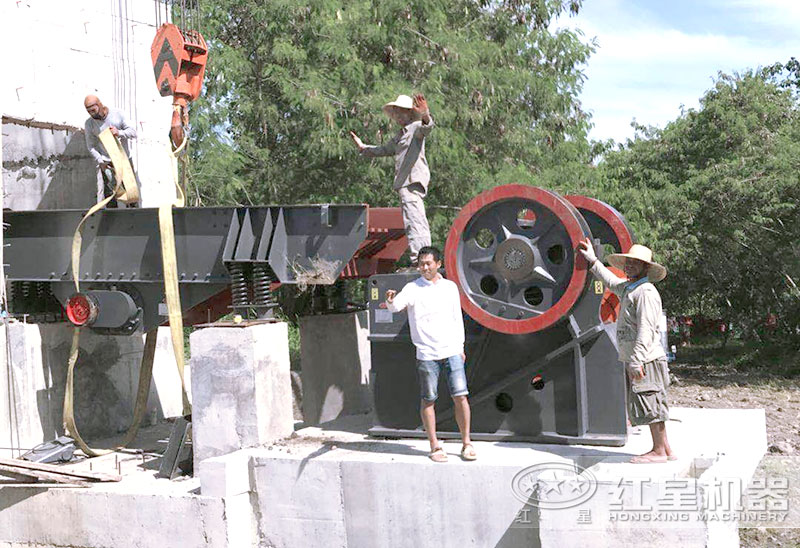 69顎式破碎機(jī)安裝現(xiàn)場(chǎng)